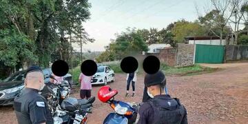 Dos jóvenes demorados por portar estupefacientes en Oberá.