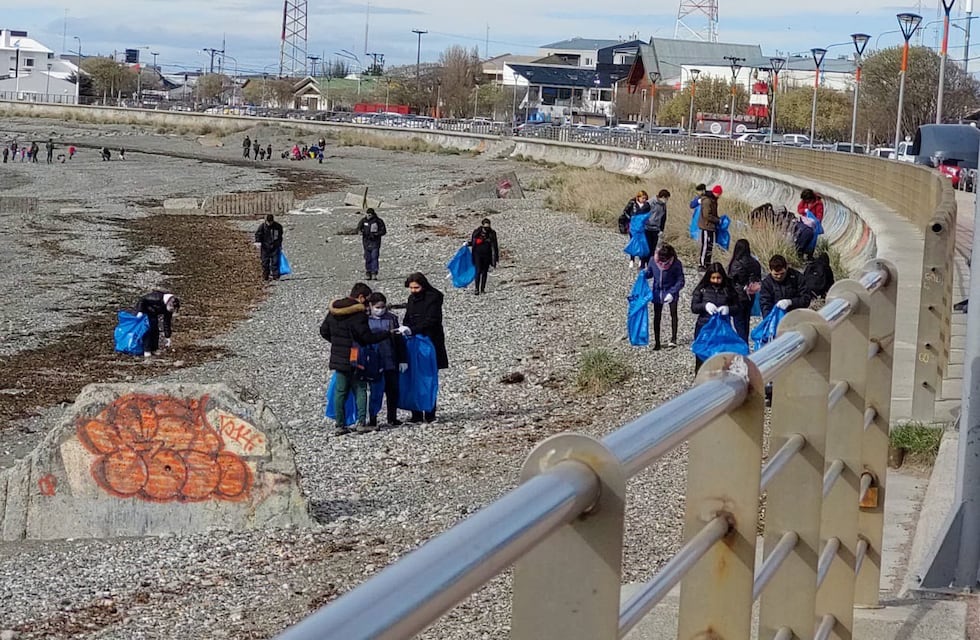 Mil estudiantes participaron de la jornada “Costas Limpias”