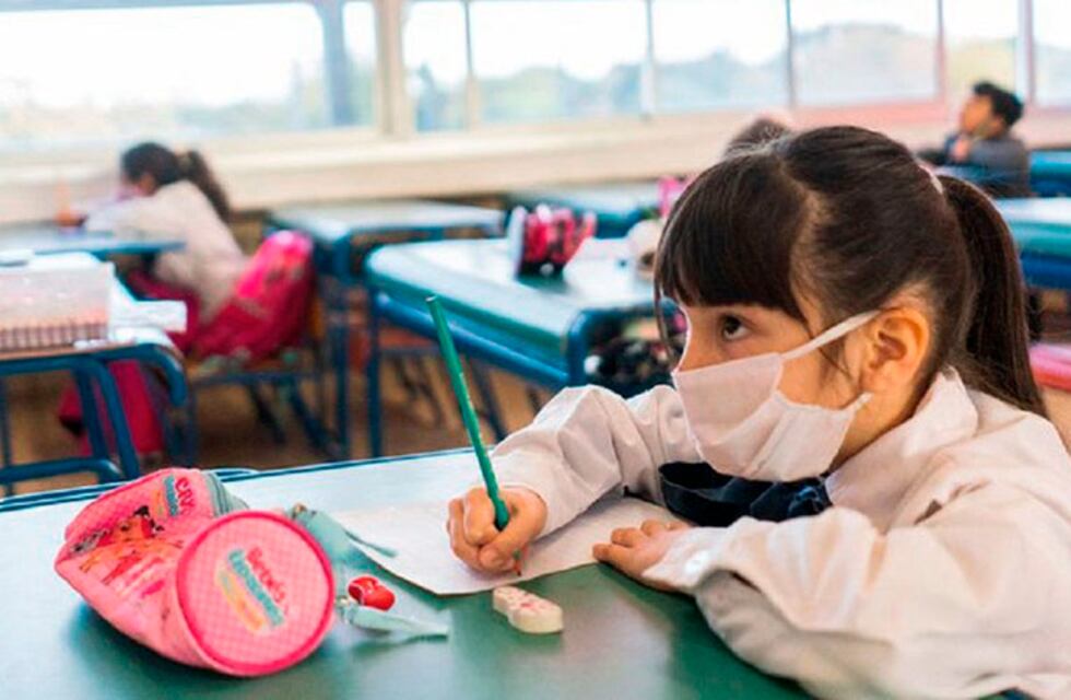Restricciones en Santa Fe: el Gobierno provincial analiza la vuelta a las aulas en el nuevo decreto