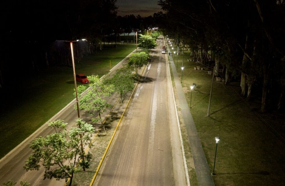 Cespal y Municipio iluminaron el Bv. Juan Perón en la Costanera de Arroyito