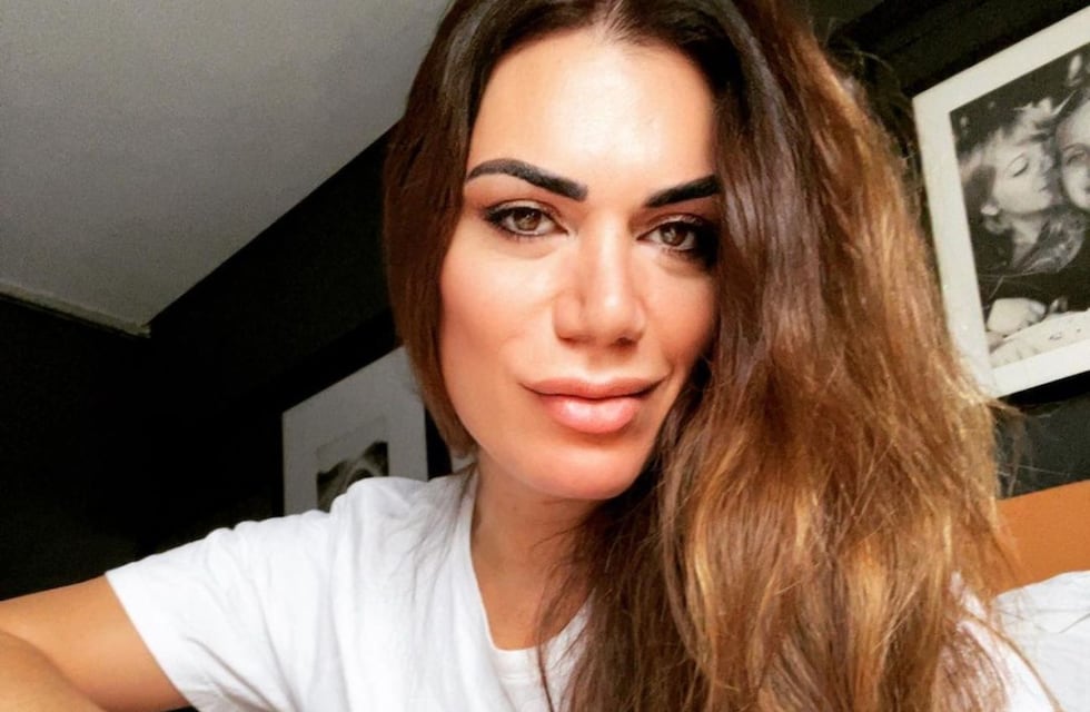 Flor de la V lució un vestido amarillo con aberturas y conquistó Instagram con un look súper canchero y sexy