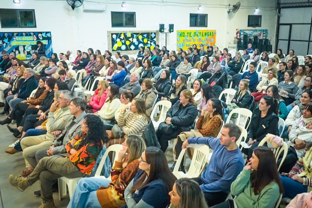 Disertó en Arroyito por el mes de las infancias el Dr. Enrique Orchanski