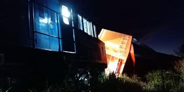 Pérez: se descarrilaron varios vagones cargados con cereales y colapsó el conocido Puente La Virginia