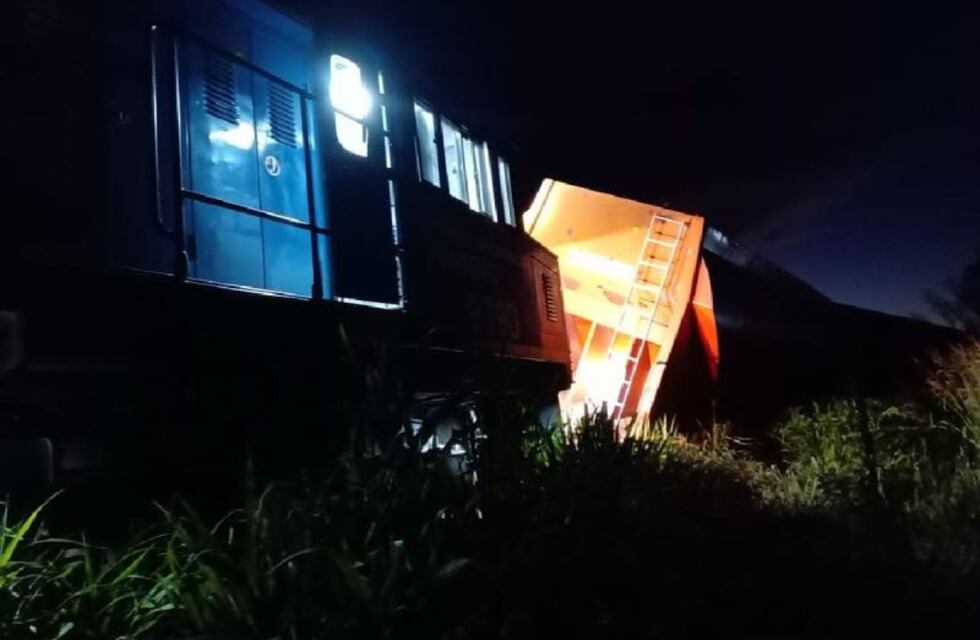 Pérez: se descarrilaron varios vagones cargados con cereales y colapsó el conocido Puente La Virginia