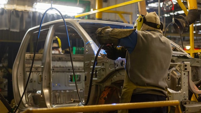 En los primeros días de abril, la firma de Córdoba realizará un solo turno y comenzará el plan de recorte.