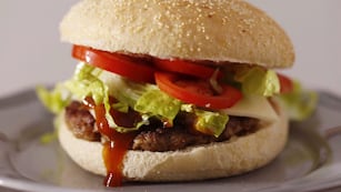 Receta de hamburguesas caseras. Imagen ilustrativa.