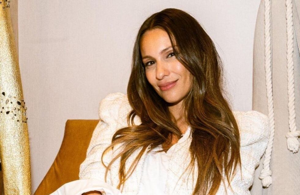 Pampita conquistó las redes con un conjunto de lencería con detalles bordados