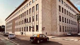 La sede de Moreno y Pellegrini es uno de los principales sitios de la protesta.