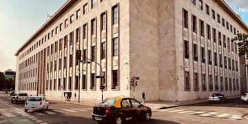 La sede de Moreno y Pellegrini es uno de los principales sitios de la protesta.