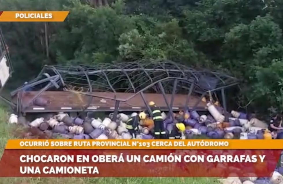 Un camión de YPF cargado de garrafas de gas colisionó con una camioneta en Oberá
