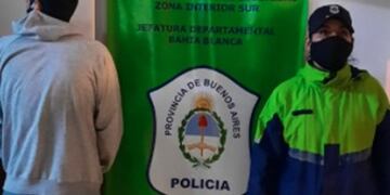 Quiso darse a la fuga de un control policial y chocó un móvil de la Guardia Urbana. Estaba alcoholizado y drogado.