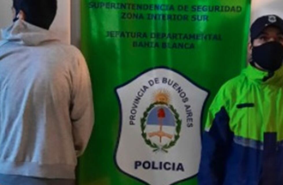 Intento huir de un operativo y chocó un auto de Guardia Urbana