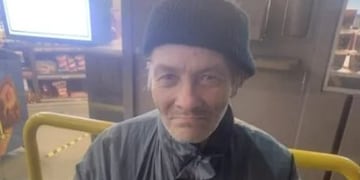 El hombre tiene 67 años, vive en las calles de Buenos Aires y busca a sus primos de Neuquén