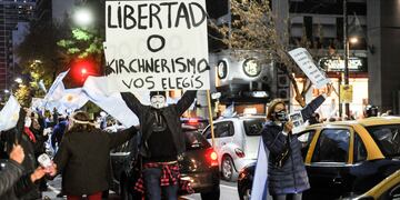 Marcha en contra de la reforma del ministerio publico fiscal en la camara de diputados 
Foto Federico Lopez Claro