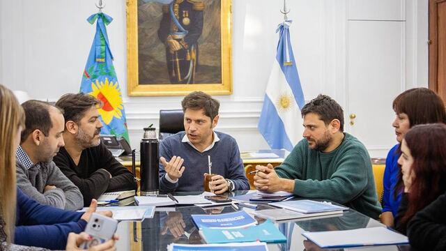 Axel Kicillof en campaña electoral en la provincia de Buenos Aires