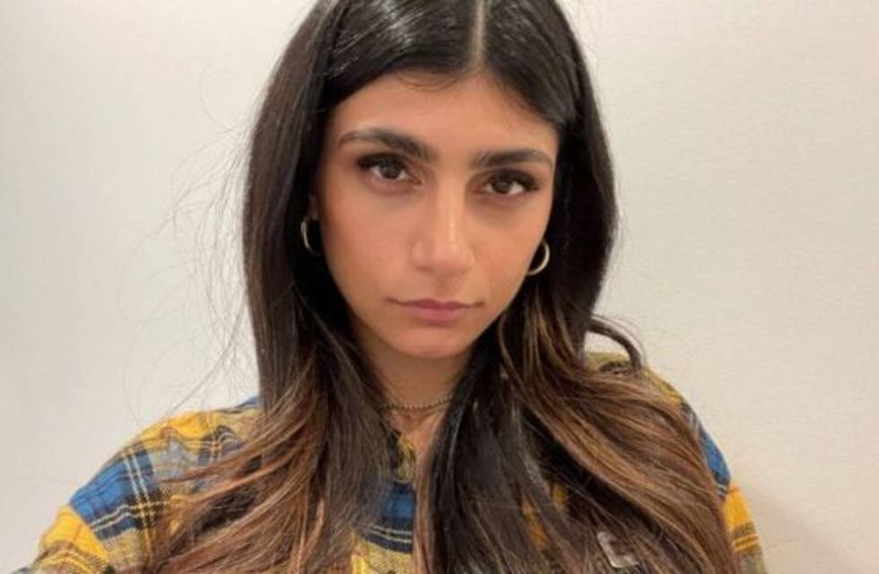 El día que Mia Khalifa encendió las redes usando una microbikini negra ajustada