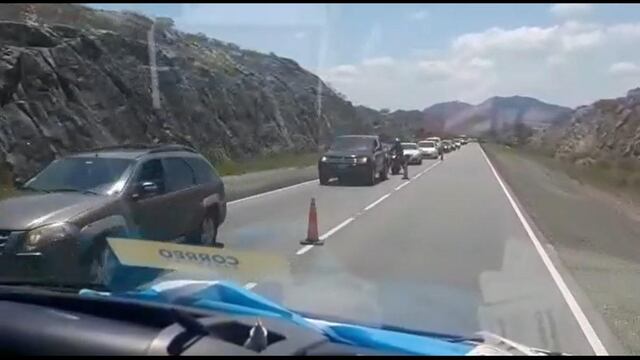 Un multitudinario ingreso por el Camino de las Altas Cumbres causó demoras en los controles policiales.