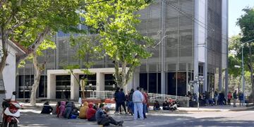 Manifestación fuera de los tribunales rafaelinos pidiendo la libertad de los acusados de una violación en manada en Pilar, en 2018