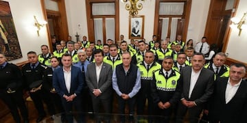 Recomposición salarial para policías y penitenciarios.