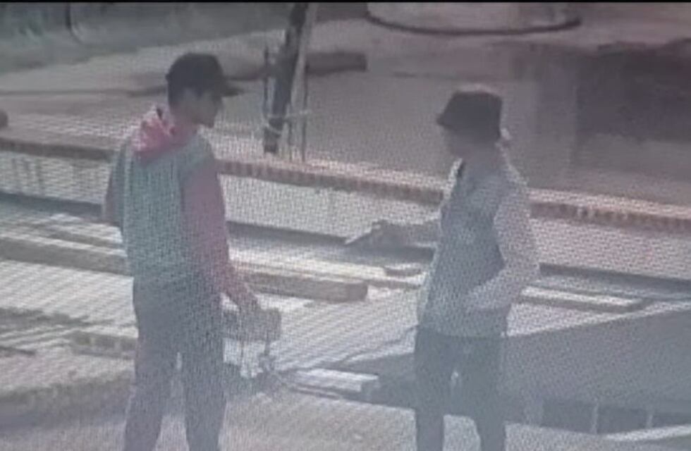 Tensión en Córdoba: le disparó a un hombre, escapó por los techos y se atrincheró en una casa