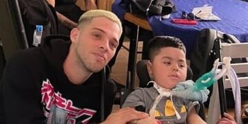 Santi Maratea visitó al pequeño Liam en su casa de San Juan