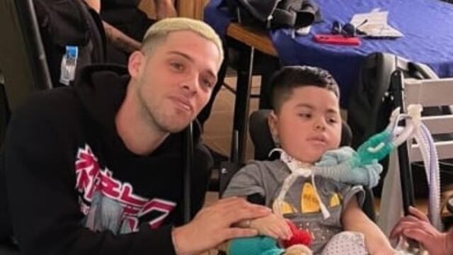 Santi Maratea visitó al pequeño Liam en su casa de San Juan