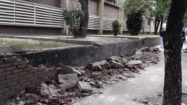 El derrumbe se dio debido a los fuertes vientos.