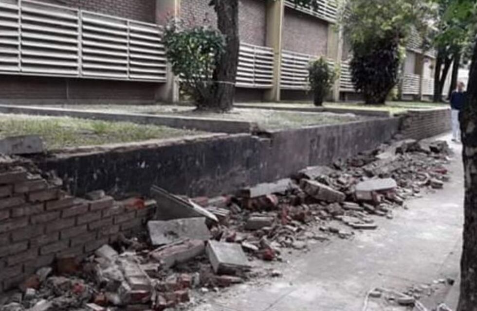 Tormenta en Resistencia: colapsó un muro de la escuela Lino Torres