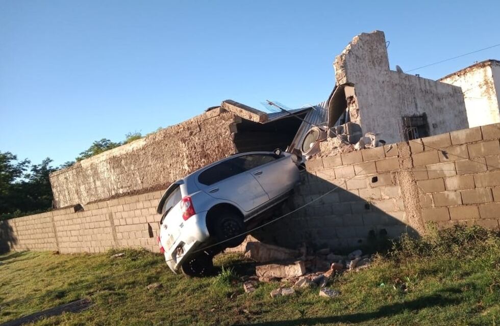 Villa María: incrustó su auto en una tapia
