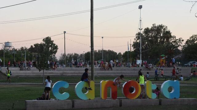 El el interior del Parque Canota de Luzuriaga anoche un joven fue asesinado de un tiro mientras tomaba una cerveza con amigos. Gentileza Los Andes
