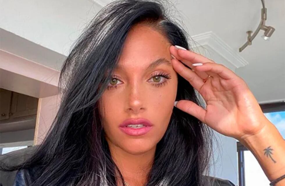 Oriana Sabatini hizo arder las redes con un vestido encorsetado con una abertura en la falda