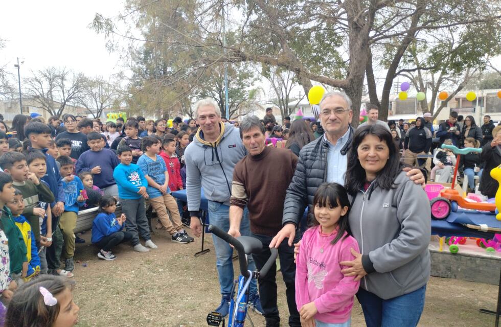 Alcides Calvo acompañó la celebración de las infancias en el barrio 17 de Octubre