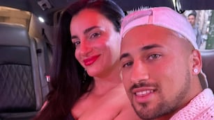 La pareja hizo una de las entradas más llamativas al evento en Buenos Aires.