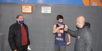 Reconocimiento del intendente de Carlos Paz al Club Sportivo Bolívar en su 75° aniversario.