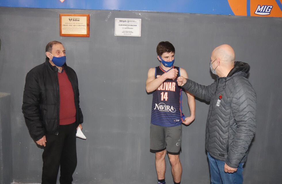 Reconocimiento del intendente de Carlos Paz al Club Sportivo Bolívar en su 75° aniversario