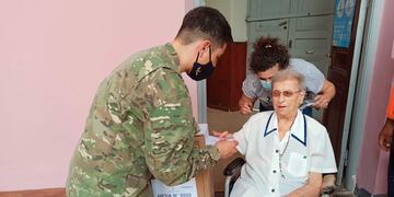 Josefa fue a ejercer su derecho a votar a sus 97 años.