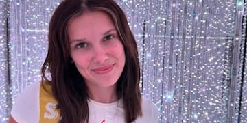 La actriz de Stranger Things Millie Bobby Brown mostró una tanga ultra XS y un body con transparencias de su colección y causó furor