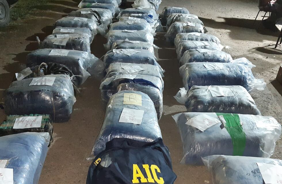 Detuvieron a dos camioneros, que llevaban 912 kg. de hojas de coca