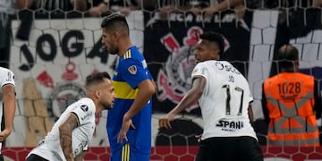 Maycon festeja el primer gol de Corinthians frente a Boca Juniors, por la Copa Libertadores.