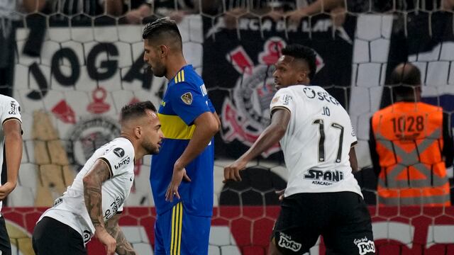 Maycon festeja el primer gol de Corinthians frente a Boca Juniors, por la Copa Libertadores.