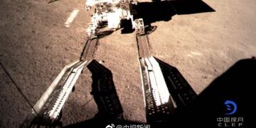 El explorador lunar de China, Yutu-2, empezó a explorar el terreno (DPA)