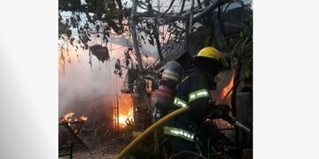 Impresionante tarea de los Bomberos de Maipú para sofocar el fuego\u002E