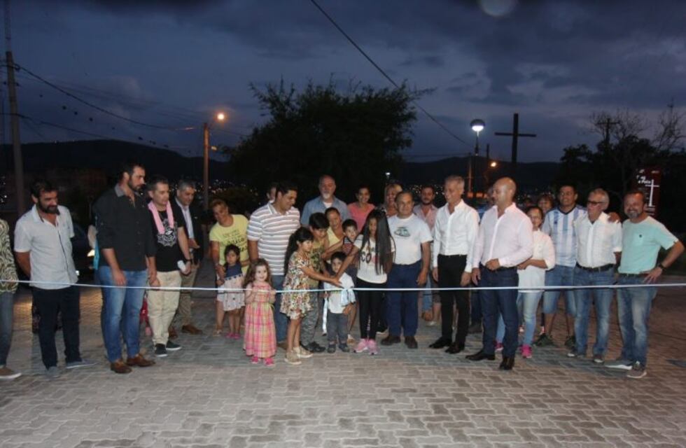 Inauguraron la última etapa de adoquinado en el barrio La Quinta de Carlos Paz