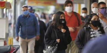 Uñac, junto a los ministros, analizando la nueva cuarentena que empezará a regir en San Juan\u002E