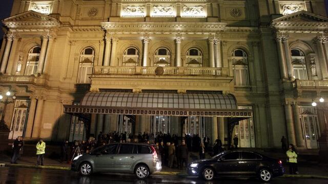 mini davosrnrnDYN214, BUENOS AIRES 12/09/2016, SE REALIZA ESTA NOCHE EN EL TEATRO COLu00d3N LA JORNADA INAUGURAL CON RECEPCIu00d3N A LOS INVITADOS Y PARTICIPANTES DEL FORO DE INVERSIu00d3N Y NEGOCIOS ARGENTINA 2016, QUE SE DESARROLLARu00c1 HASTA EL JUEVES EN EL CENTRO CU