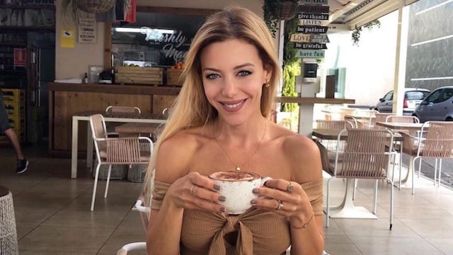 Evangelina Anderson posó junto a Demichelis, y una mano indiscreta sorprendió a todos