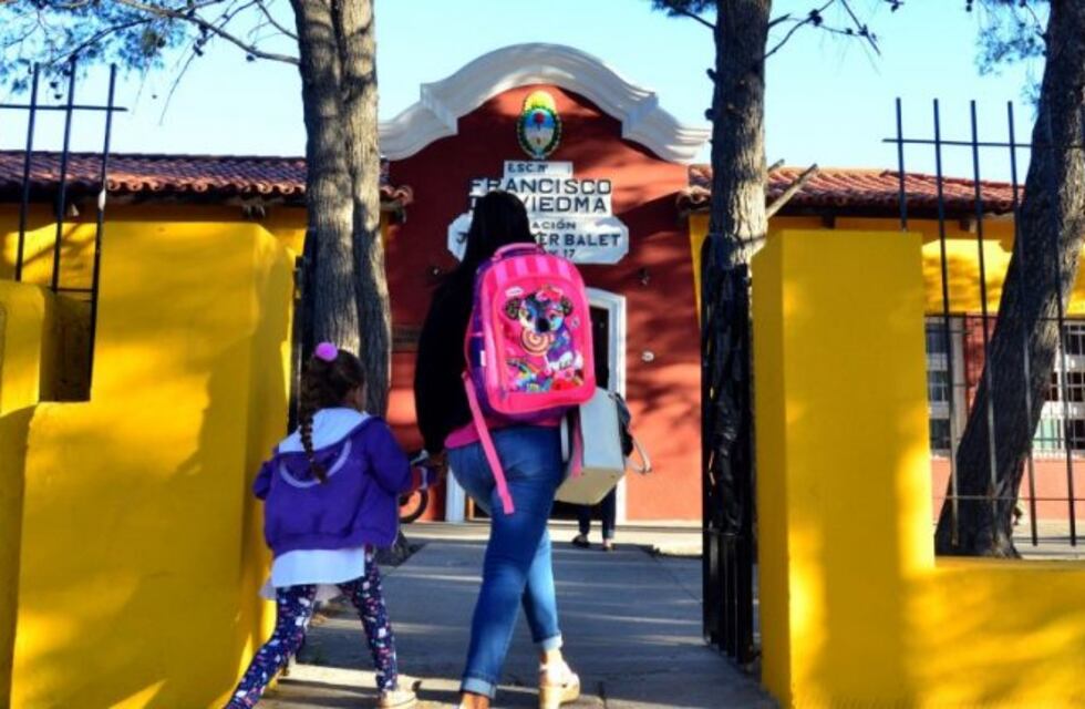Analizan posibilidades para el regreso a clases en Río Negro y la vuelta de los viajes de egresados