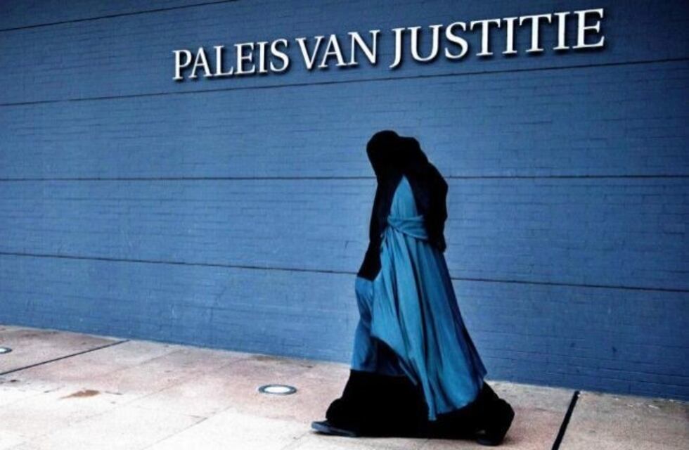 Holanda prohíbe el uso del velo integral islámico en espacios públicos