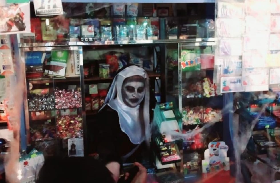 Carlos Paz: atendió su kiosco disfrazada para Halloween y su imagen se hizo viral