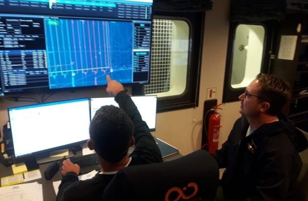 ARA San Juan: descartan tres de los cinco contactos hallados